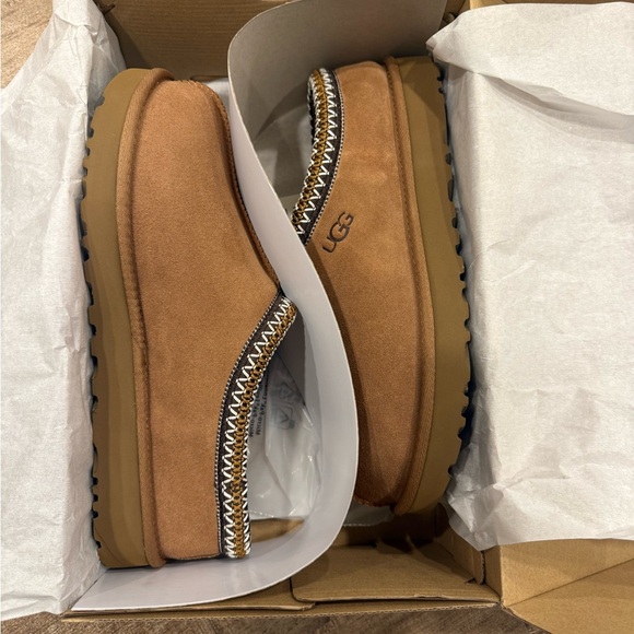 UGG Shoes - UGG Tasman II Chestnut - Size 10